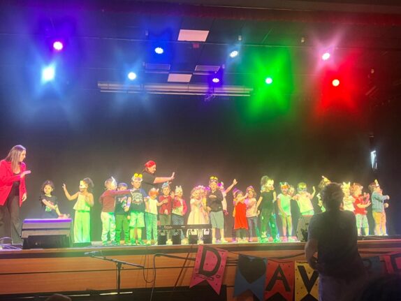 SOUS LES PROJECTEURS !